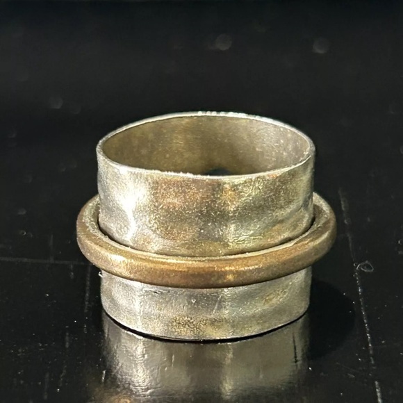 Topaz gem stone aquamarine hammered silver and brass ring - Picture 6 of 15